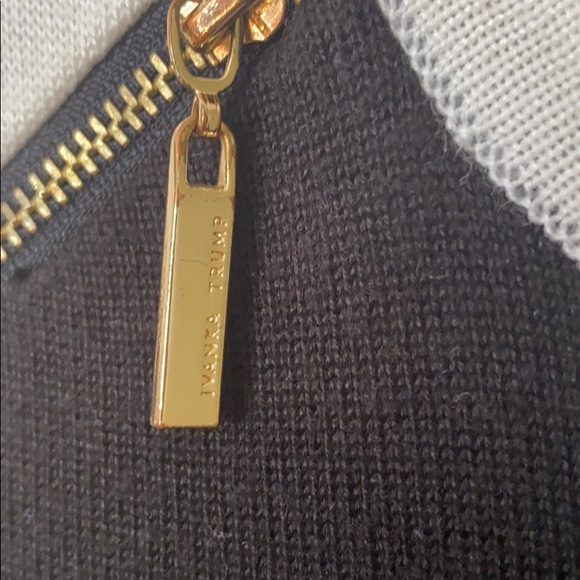 Sweater. ( Ivanka Trump ) - Picture 2 of 2